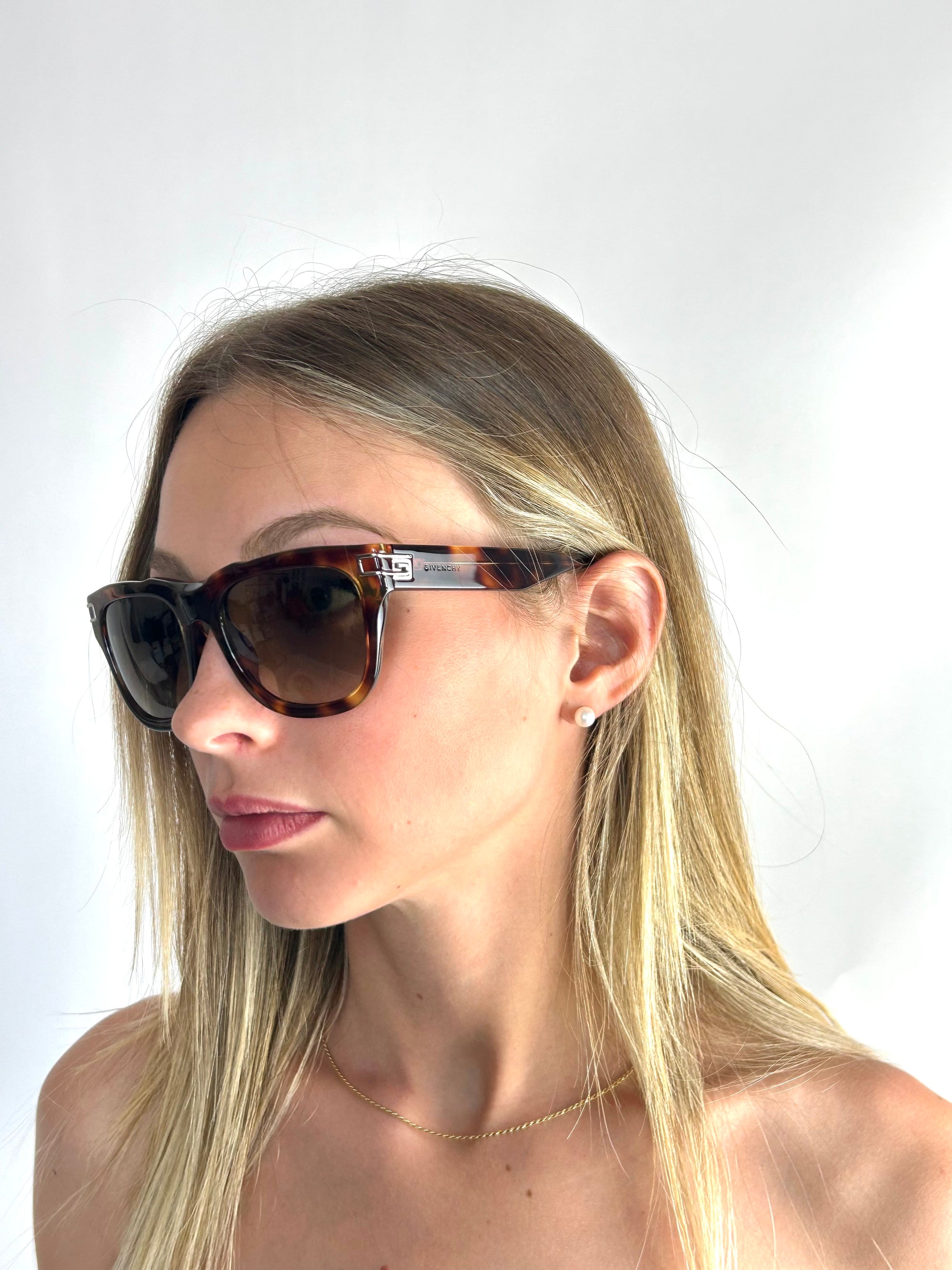 GIVENCHY SGV886 09AJ sunglasses