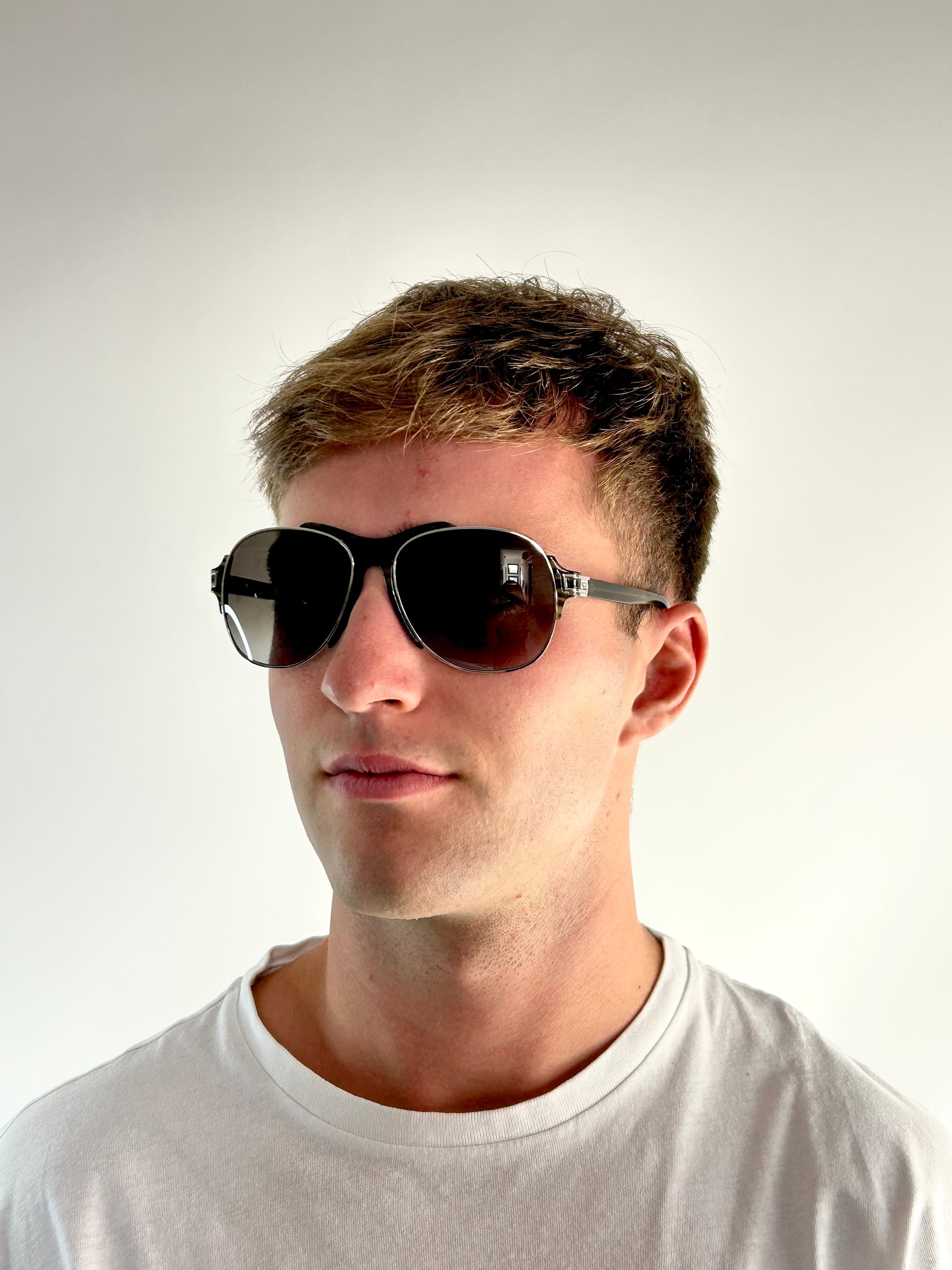 GIVENCHY SGVA14 579X sunglasses
