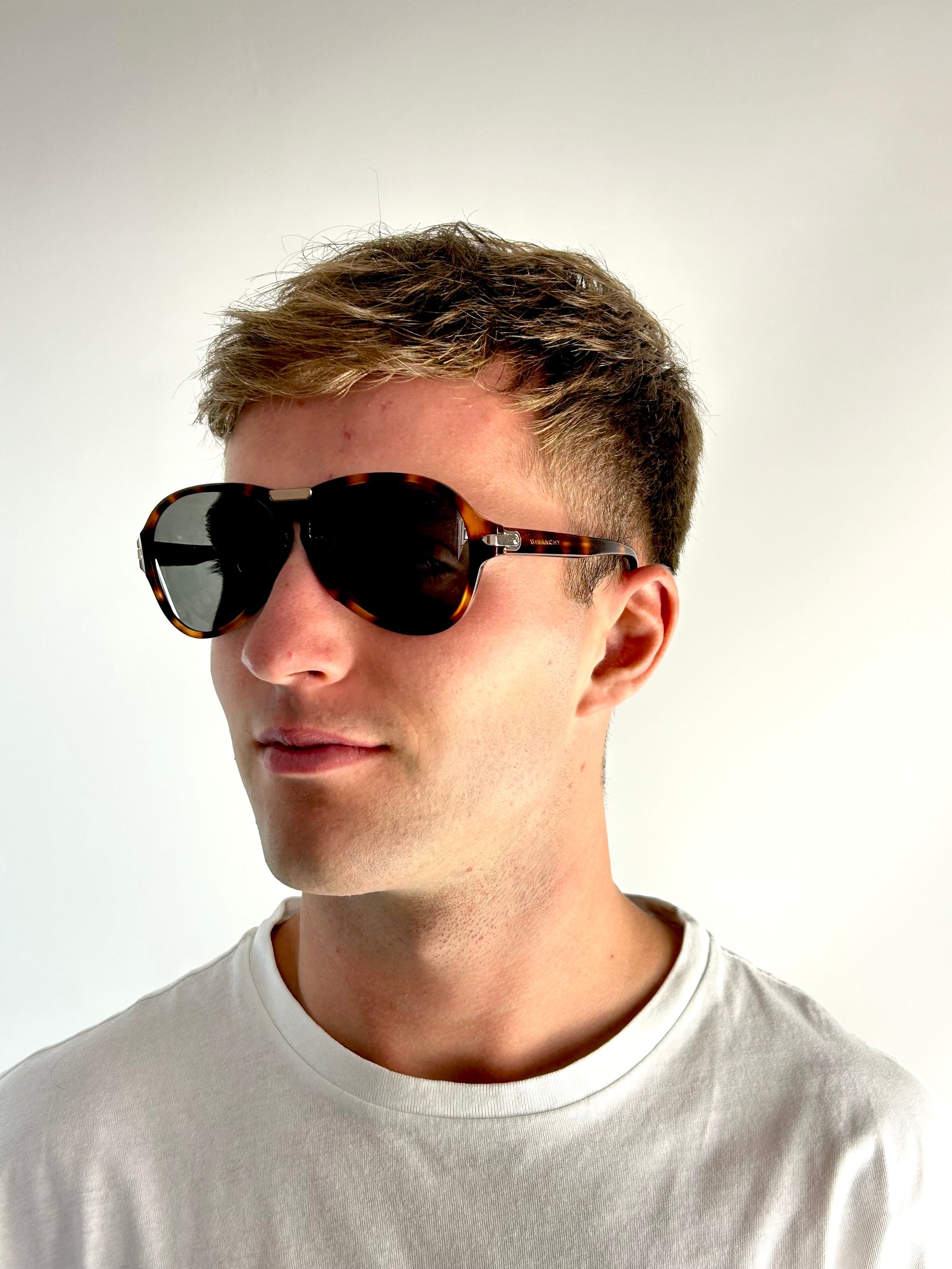 sunglasses GIVENCHY SGV880 09AJ