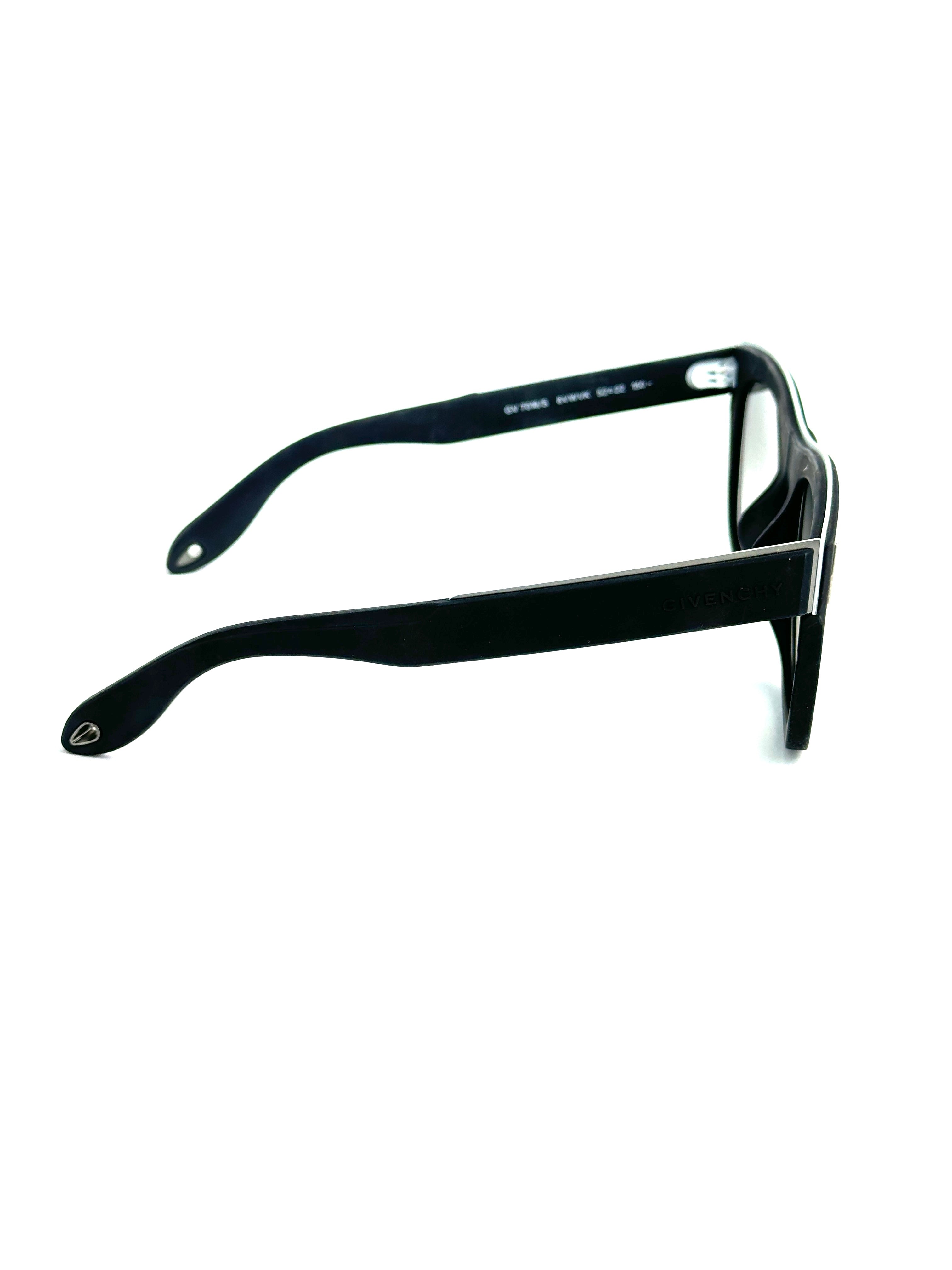 sunglasses GIVENCHY SGV880 09AJ