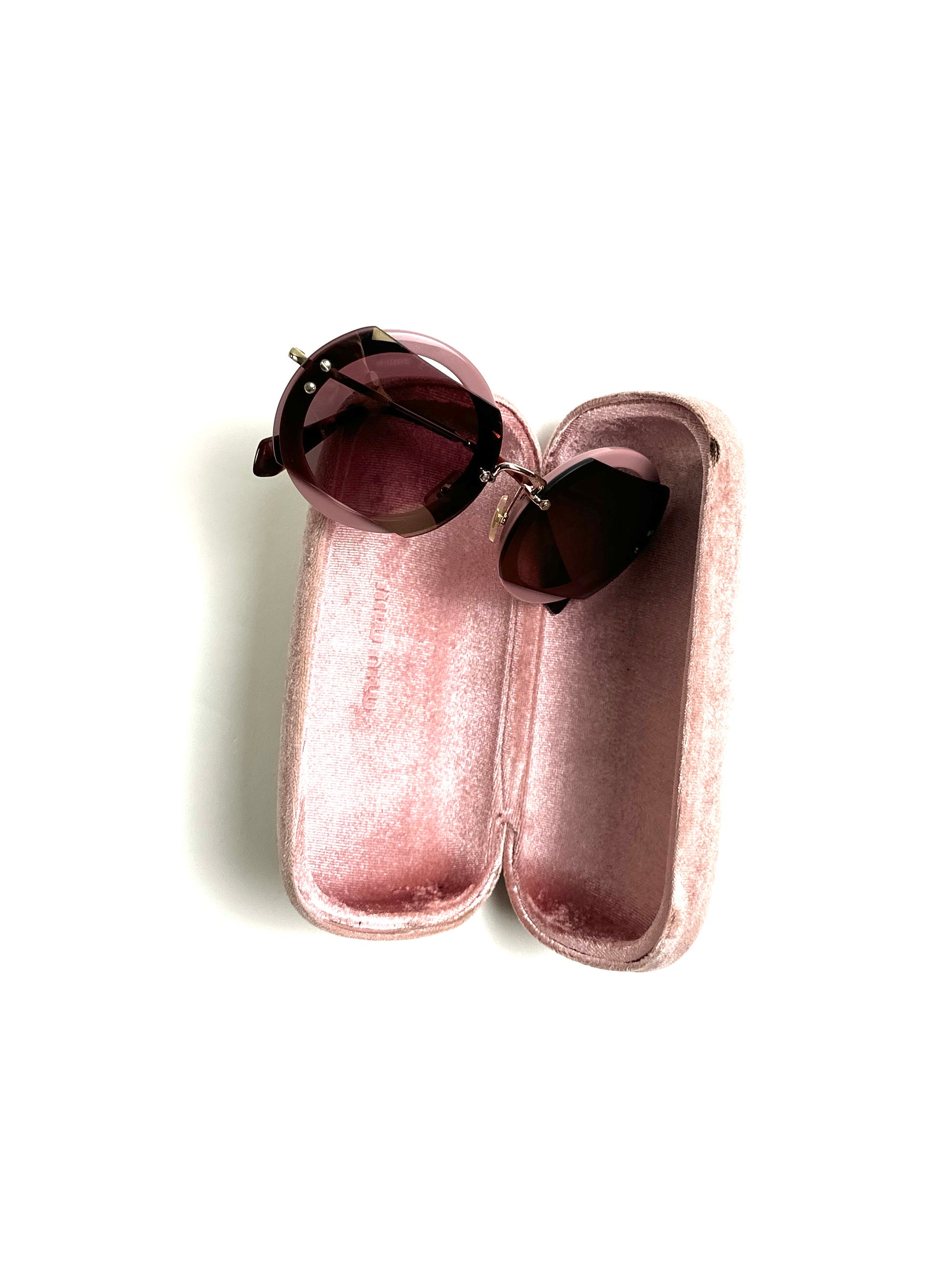MIU MIU SMU06S