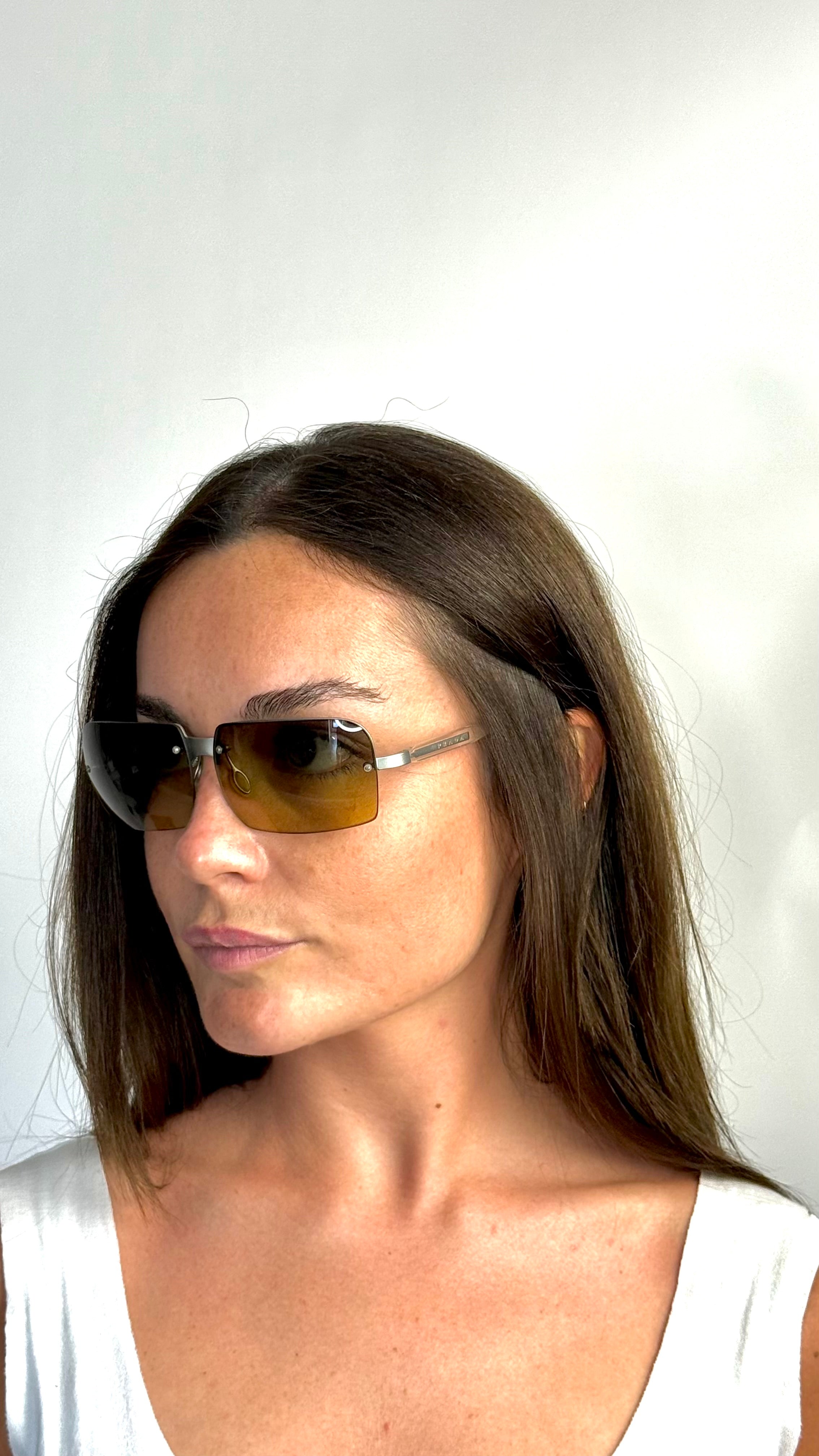 PRADA SPR62B Gris