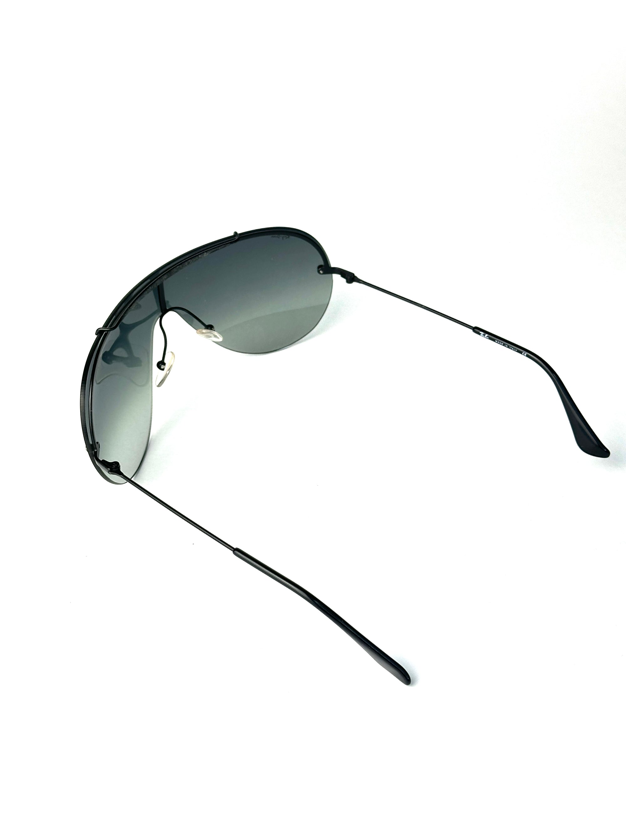 RAY-BAN RB3143