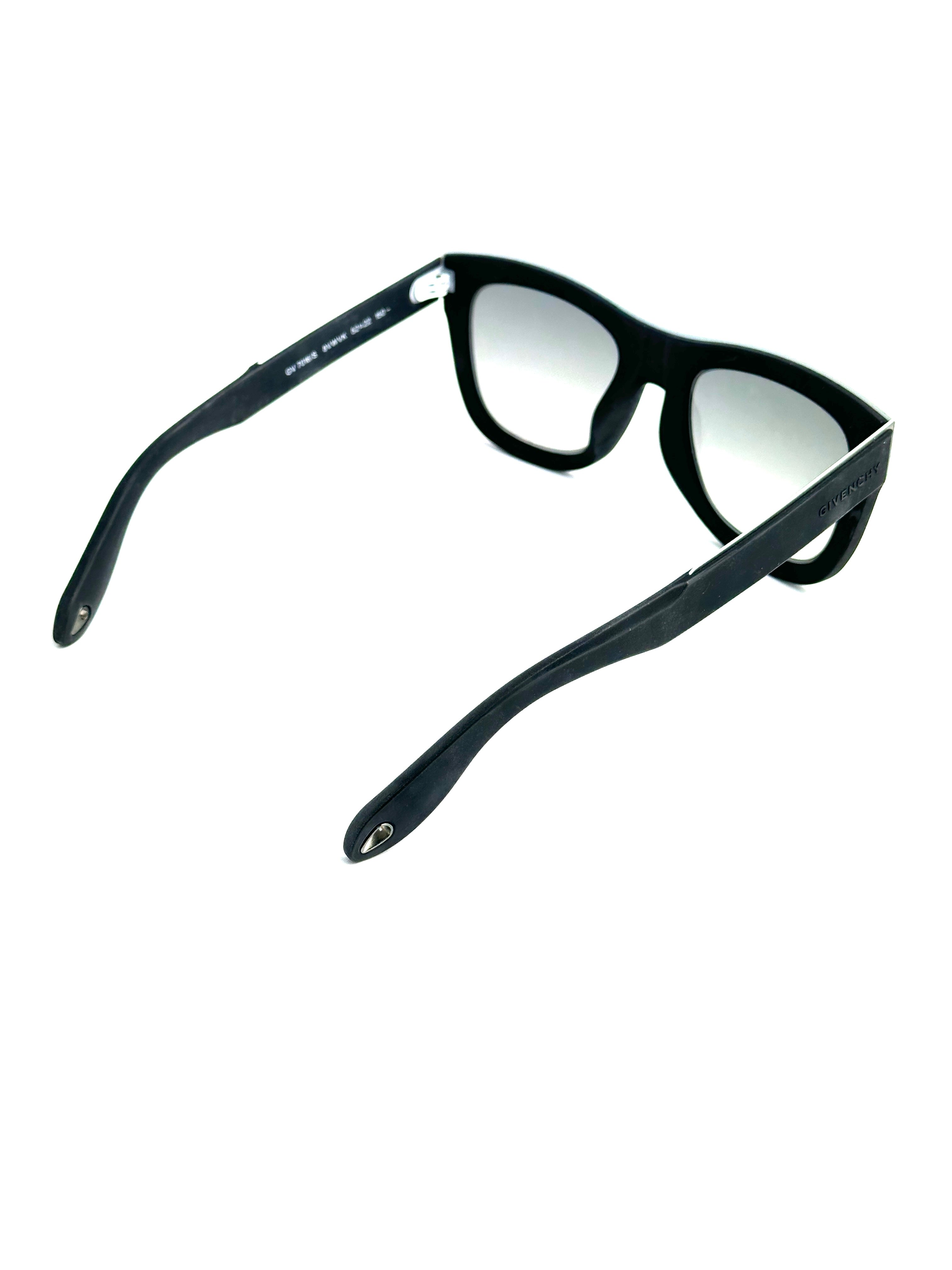 sunglasses GIVENCHY SGV880 09AJ