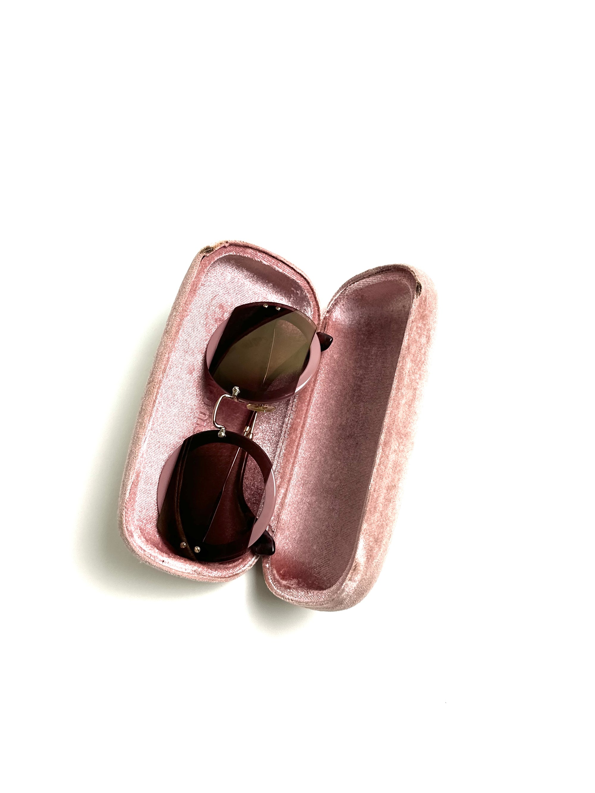MIU MIU SMU06S