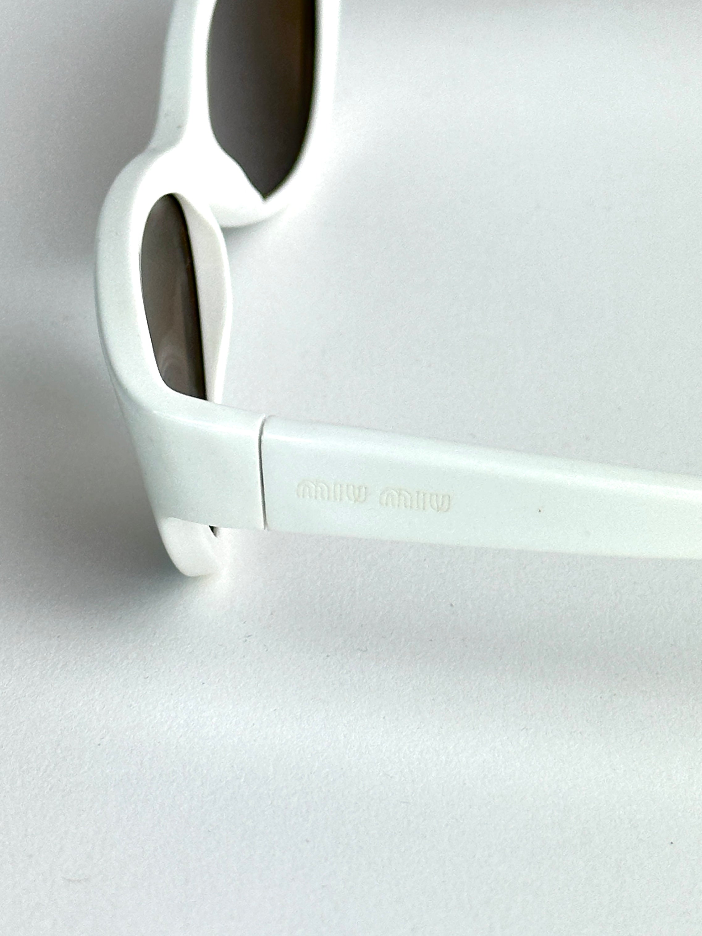 Occhiali da sole MIU MIU SMU09A