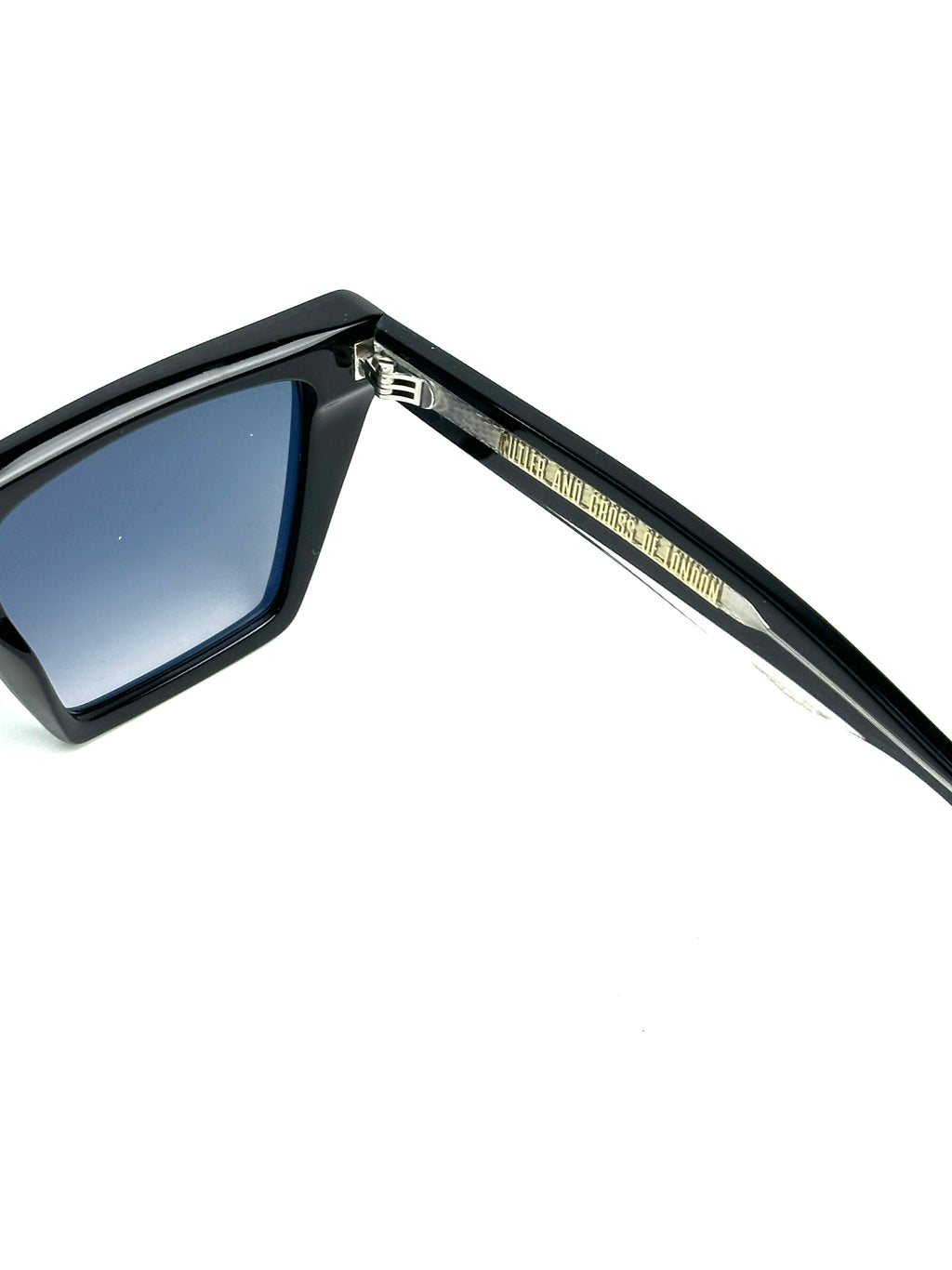 CUTLER ET GROSS M1352
